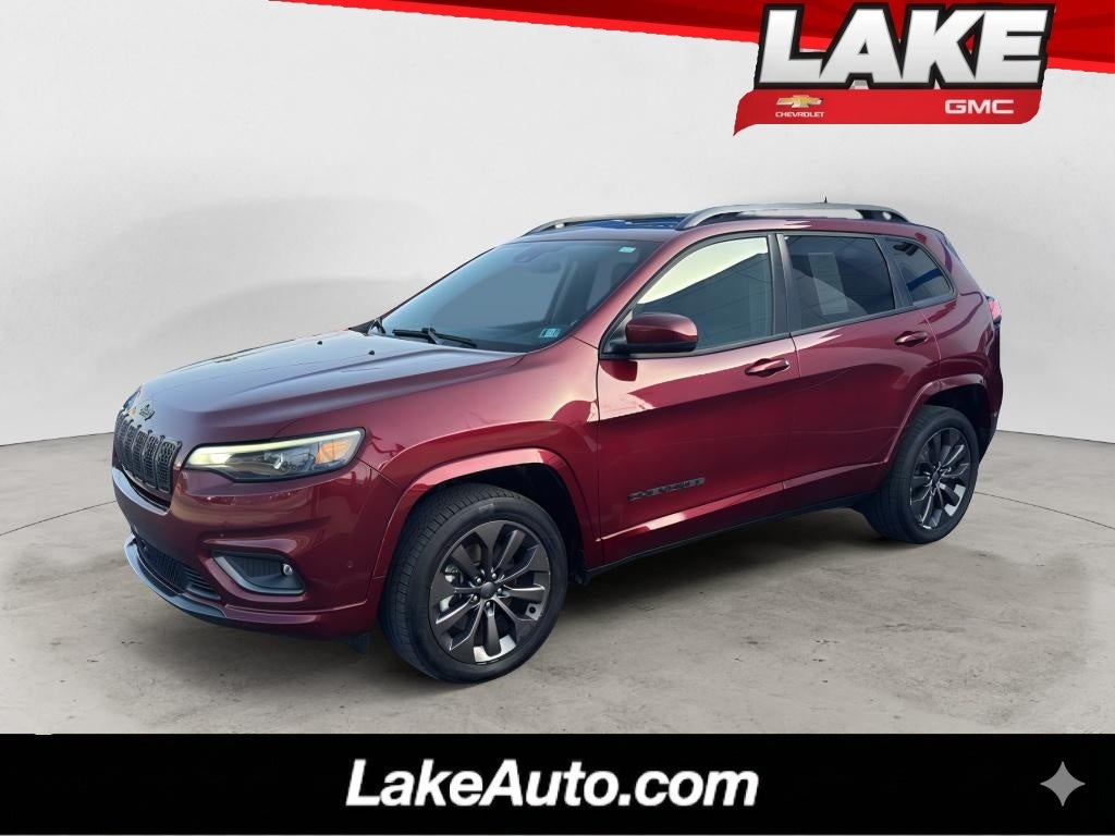 2021 Jeep Cherokee High Altitude in Velvet Red Pearlcoat — front three-quarter view