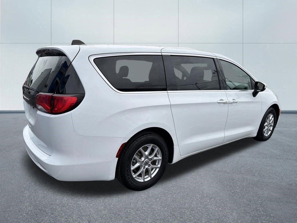 2023 Chrysler Voyager — detail view