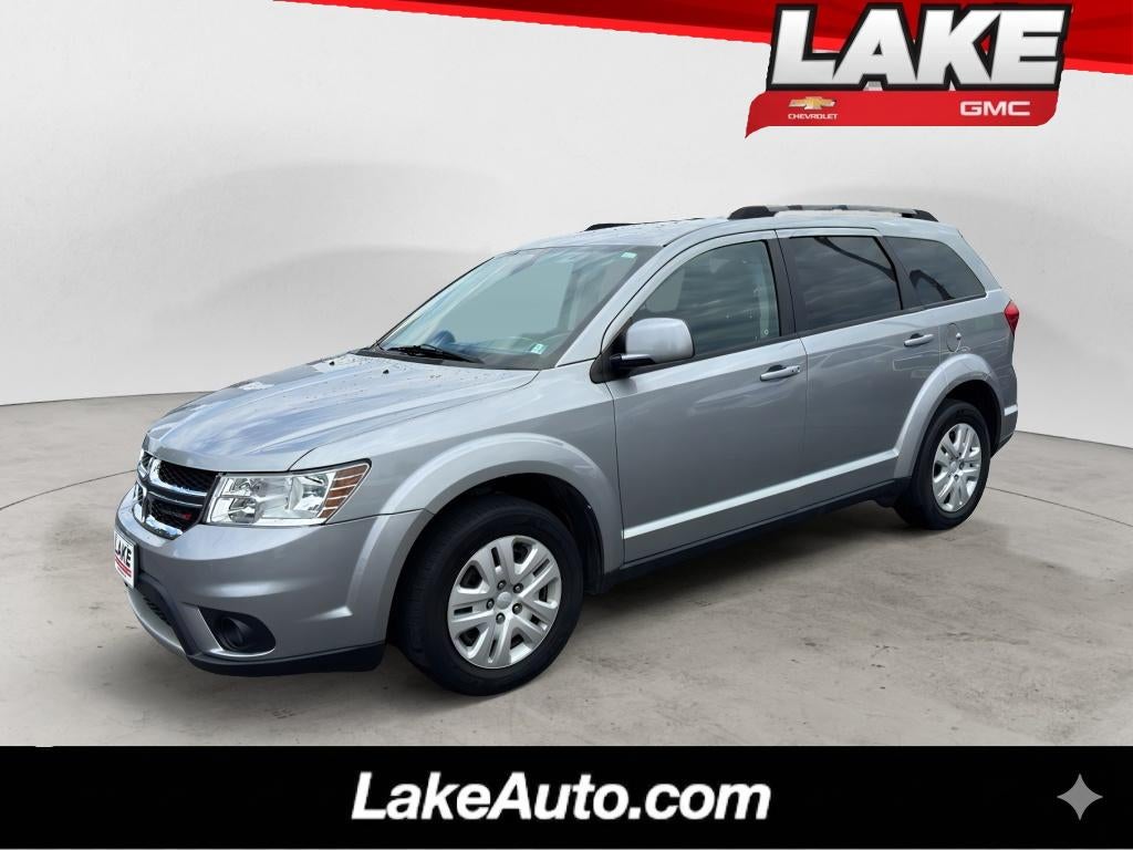 2019 Dodge Journey SE in Silver — front three-quarter view