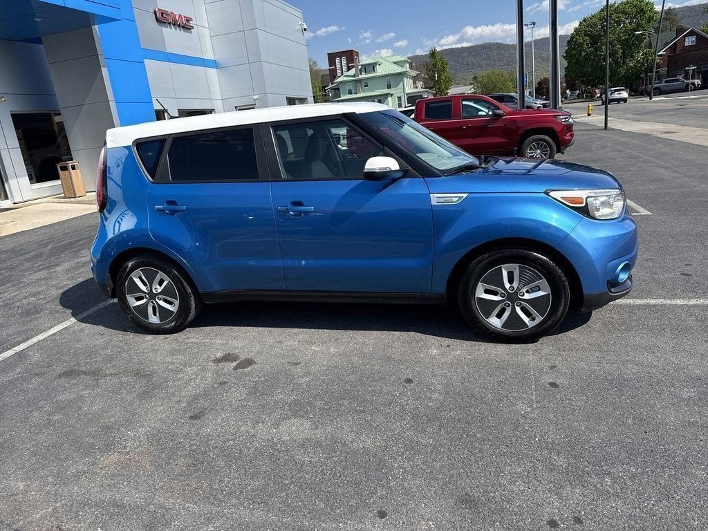 2017 Kia Soul EV — interior view