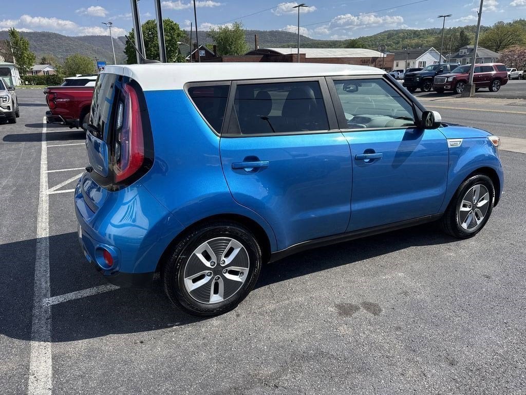 2017 Kia Soul EV — detail view