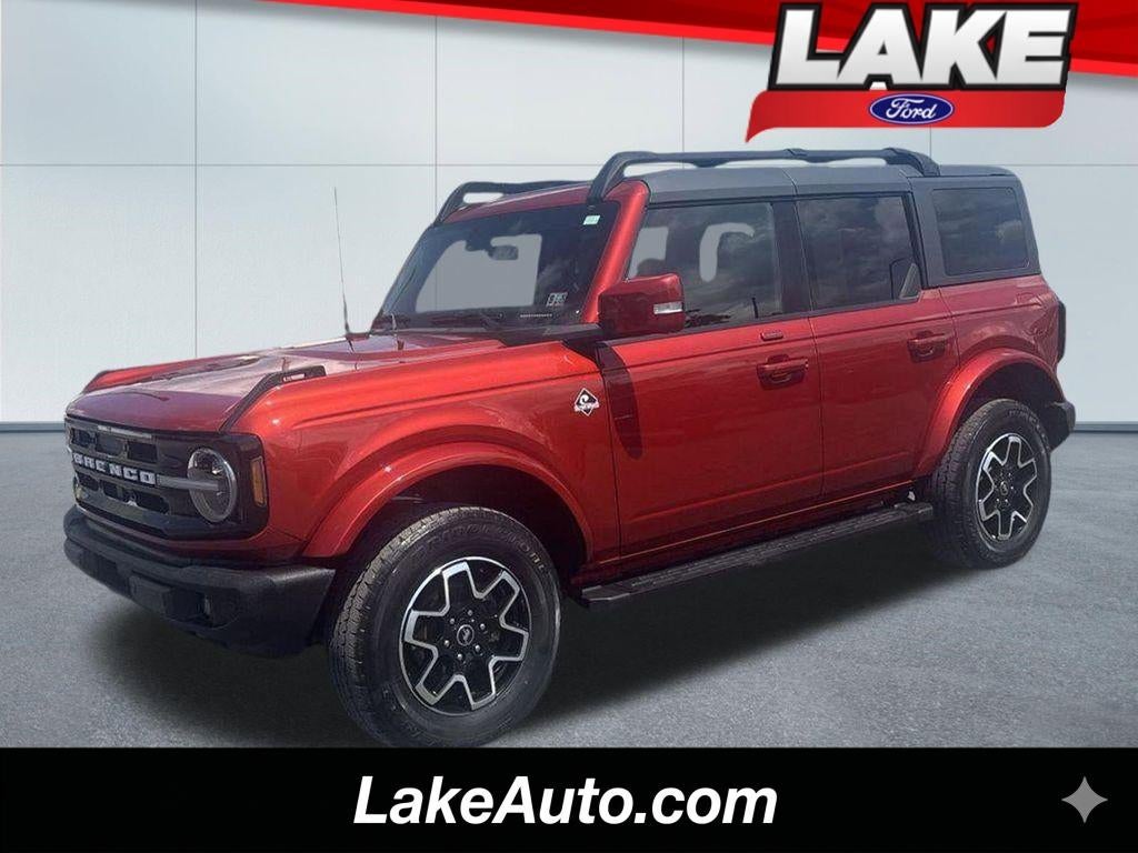 2022 Ford Bronco Outer Banks in Hot Pepper Red Metallic Tinted Clearcoat — front three-quarter view